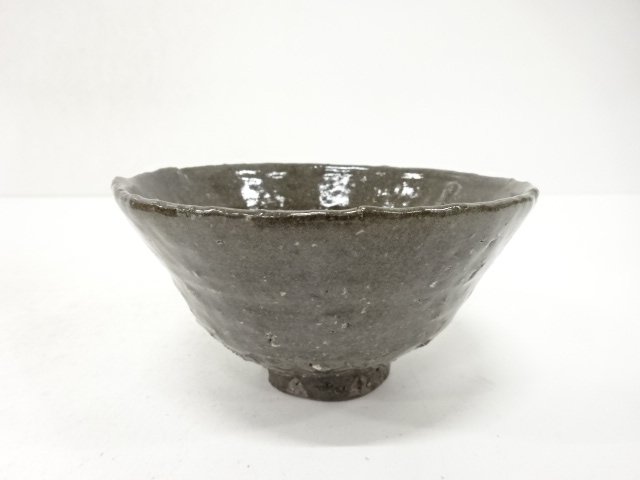 JAPANESE COLLECTIBLE / ARTISTS ASH GLAZE TEA BOWL / PROTECTIVE BOX